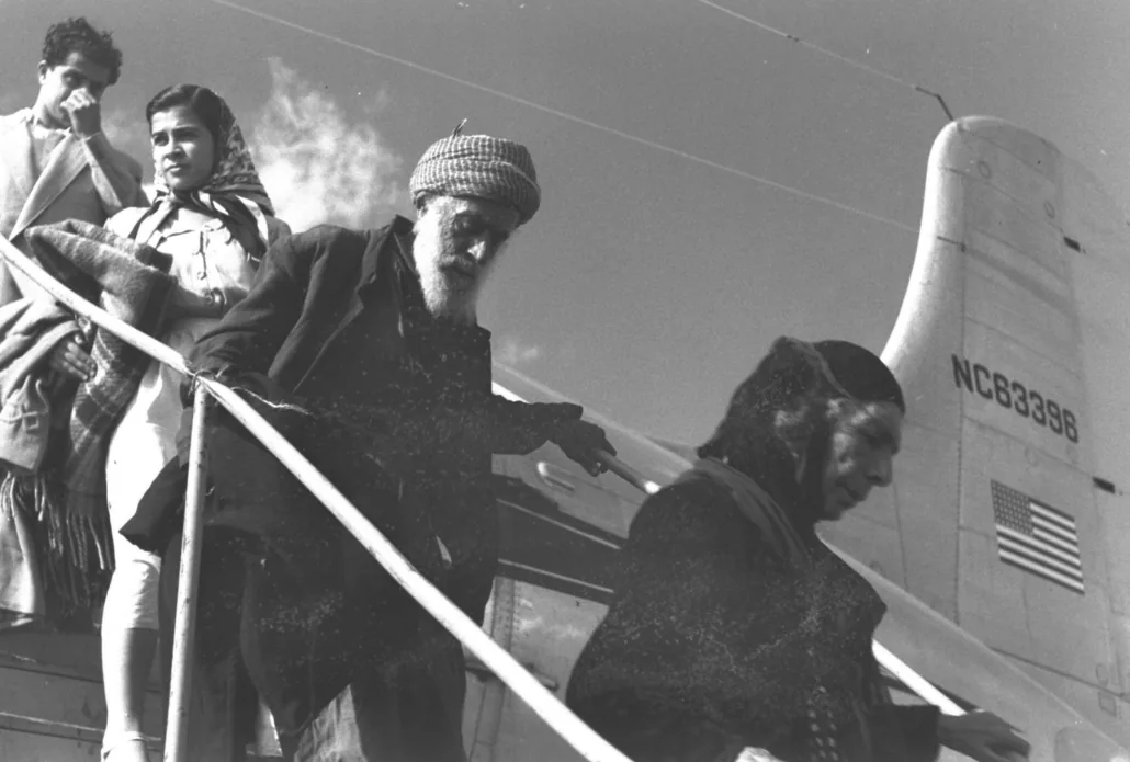 Iraqi Jewish immigrants arriving in Israel